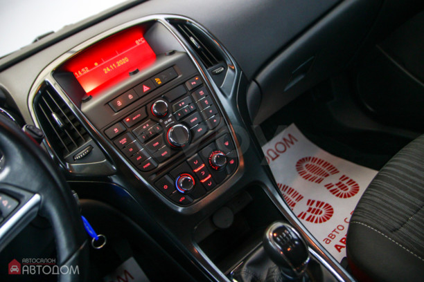 Opel Astra J, 2011 г.