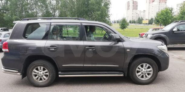 Toyota Land Cruiser J200, 7 мест, 2008 г.