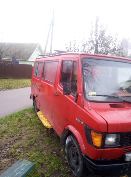 Mercedes-Benz T1 (207D-410D) Автобус, 1990 г.