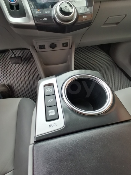 Toyota Prius V(+) ZVW40/41 · Рестайлинг, 2015 г.
