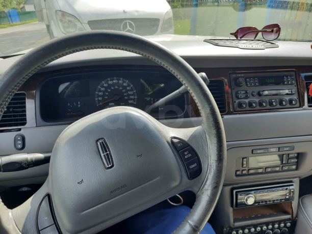 Lincoln Town Car III, 2001 г.