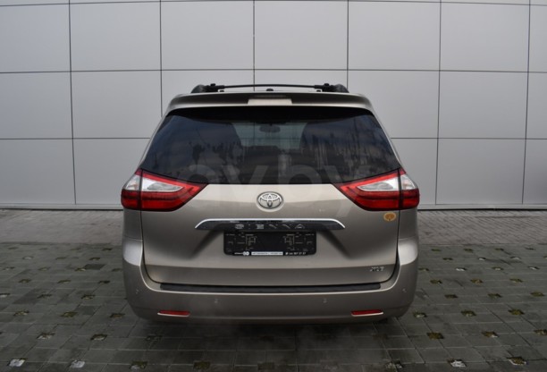 Toyota Sienna III (XL30), 7 мест, 2017 г.