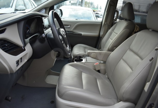 Toyota Sienna III (XL30), 7 мест, 2017 г.