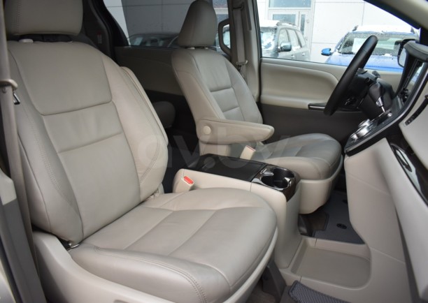 Toyota Sienna III (XL30), 7 мест, 2017 г.