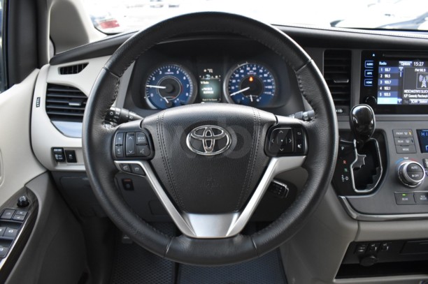 Toyota Sienna III (XL30), 7 мест, 2017 г.