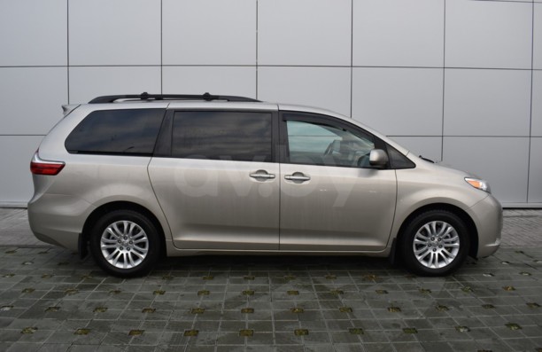 Toyota Sienna III (XL30), 7 мест, 2017 г.