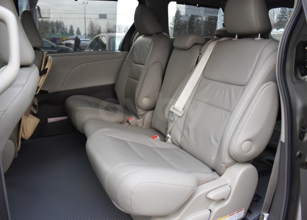 Toyota Sienna III (XL30), 7 мест, 2017 г.