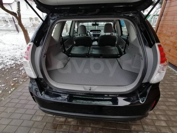 Toyota Prius V(+) ZVW40/41 · Рестайлинг, 2015 г.
