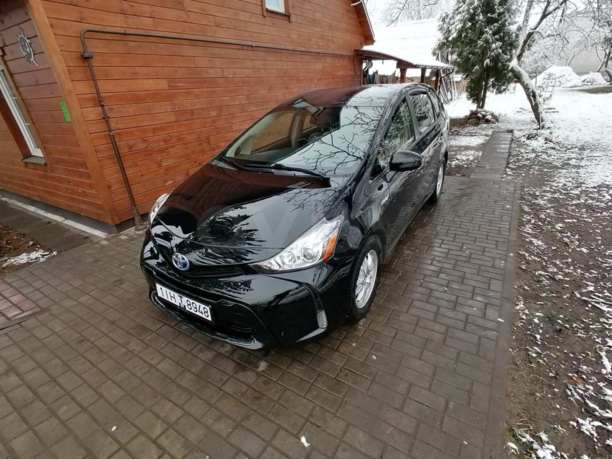 Toyota Prius V(+) ZVW40/41 · Рестайлинг, 2015 г.