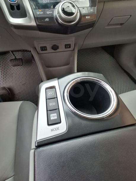 Toyota Prius V(+) ZVW40/41 · Рестайлинг, 2015 г.
