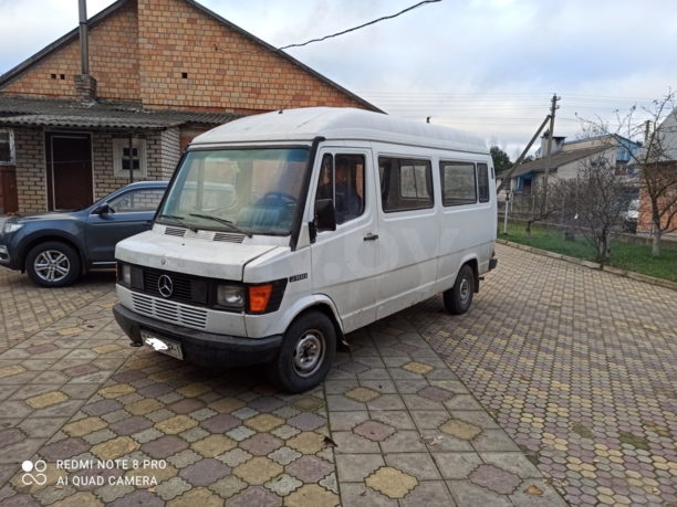 Mercedes-Benz T1 (207D-410D) 210, 1989 г.