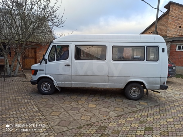 Mercedes-Benz T1 (207D-410D) 210, 1989 г.