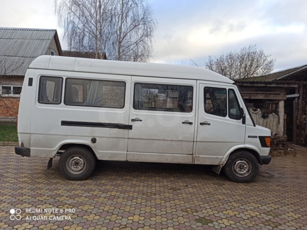 Mercedes-Benz T1 (207D-410D) 210, 1989 г.
