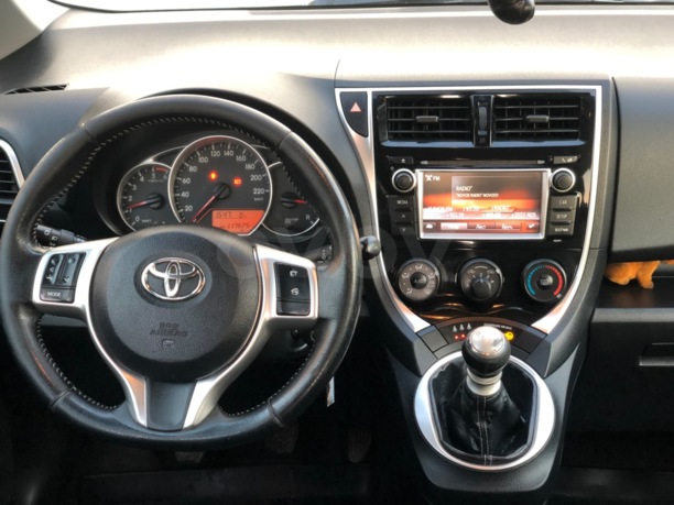Toyota Verso-S, 2015 г.