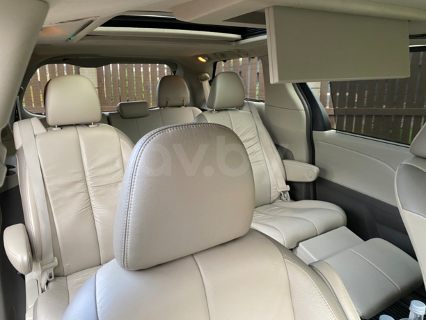 Toyota Sienna III (XL30), 7 мест, 2011 г.