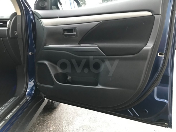 Mitsubishi Outlander III · Рестайлинг, 5 мест, 2014 г.