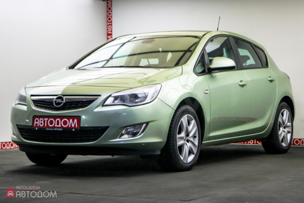 Opel Astra J, 2010 г.