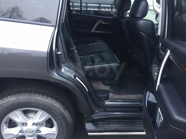 Toyota Land Cruiser J200, 7 мест, 2011 г.
