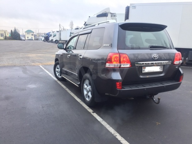 Toyota Land Cruiser J200, 7 мест, 2011 г.