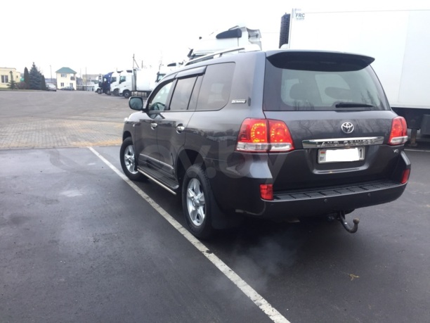 Toyota Land Cruiser J200, 7 мест, 2011 г.