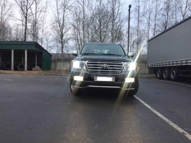Toyota Land Cruiser J200, 7 мест, 2011 г.