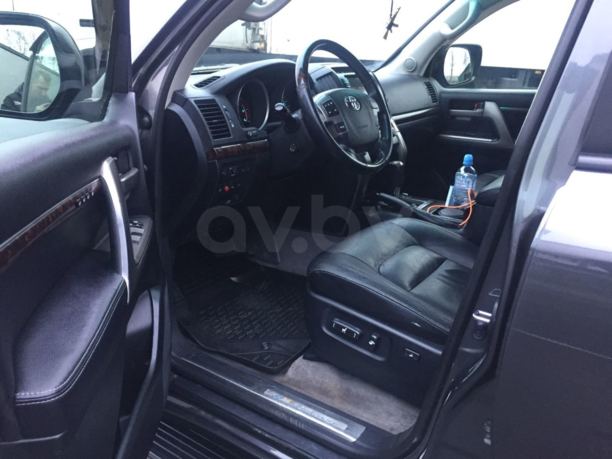 Toyota Land Cruiser J200, 7 мест, 2011 г.