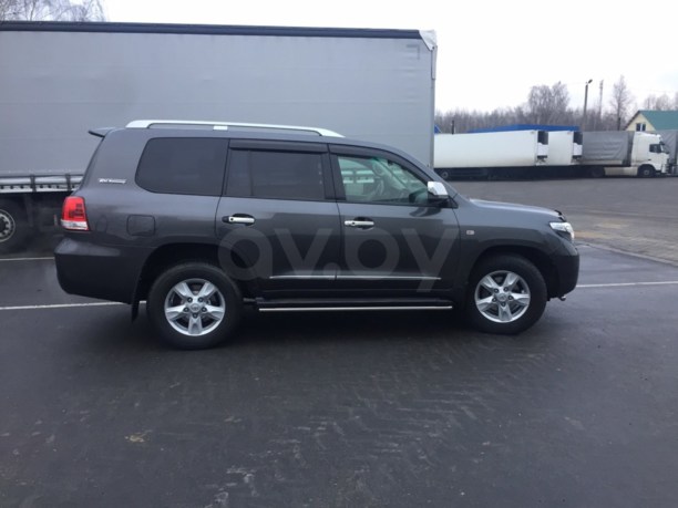 Toyota Land Cruiser J200, 7 мест, 2011 г.