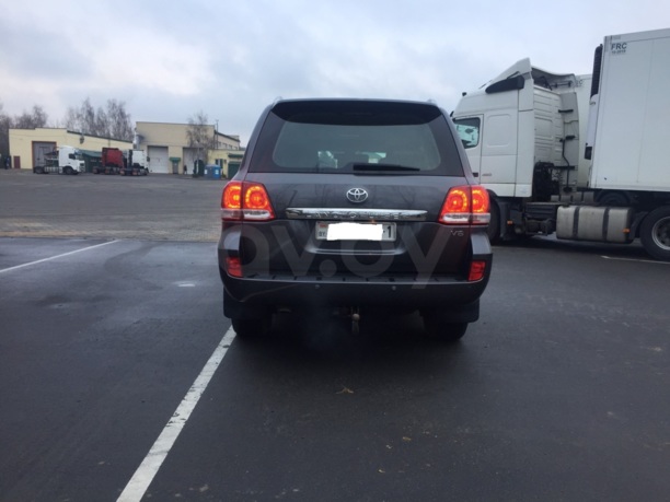 Toyota Land Cruiser J200, 7 мест, 2011 г.