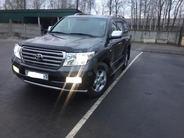 Toyota Land Cruiser J200, 7 мест, 2011 г.
