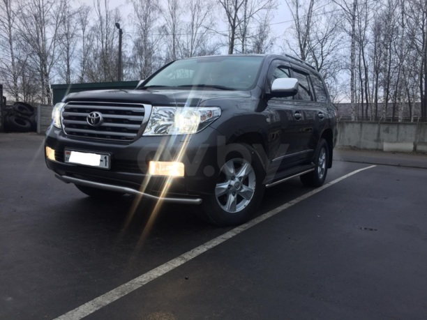 Toyota Land Cruiser J200, 7 мест, 2011 г.