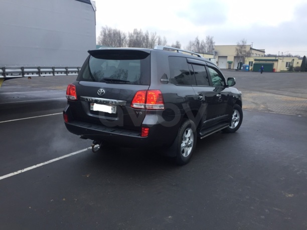 Toyota Land Cruiser J200, 7 мест, 2011 г.