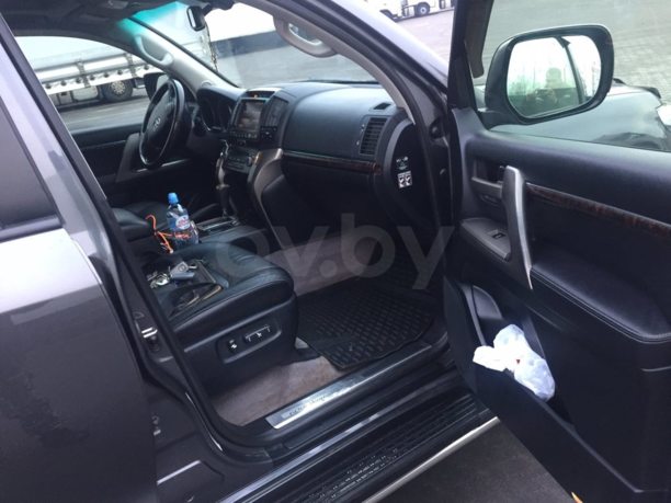 Toyota Land Cruiser J200, 7 мест, 2011 г.
