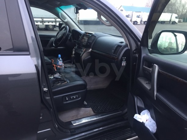 Toyota Land Cruiser J200, 7 мест, 2011 г.