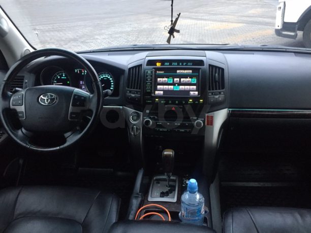 Toyota Land Cruiser J200, 7 мест, 2011 г.