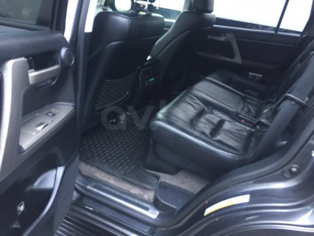 Toyota Land Cruiser J200, 7 мест, 2011 г.