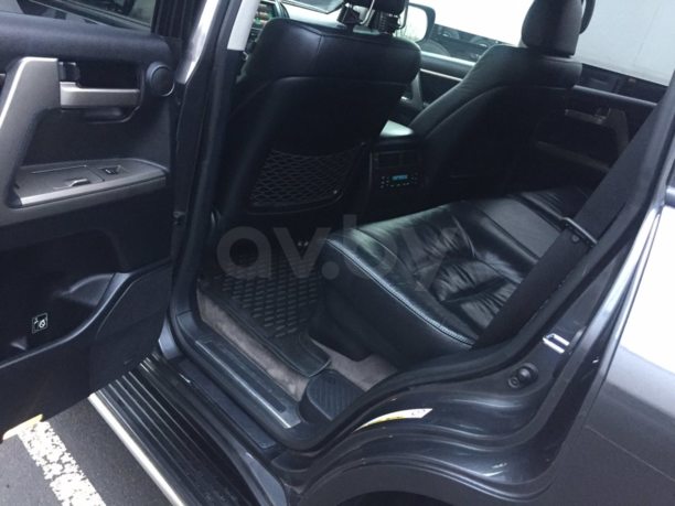 Toyota Land Cruiser J200, 7 мест, 2011 г.