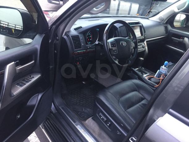 Toyota Land Cruiser J200, 7 мест, 2011 г.