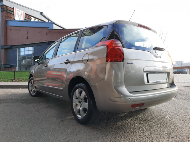 Peugeot 5008 I · Рестайлинг, 5 мест, 2015 г.