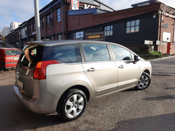 Peugeot 5008 I · Рестайлинг, 5 мест, 2015 г.