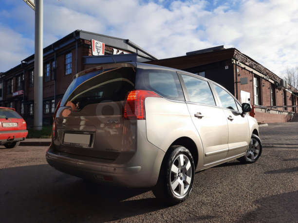 Peugeot 5008 I · Рестайлинг, 5 мест, 2015 г.
