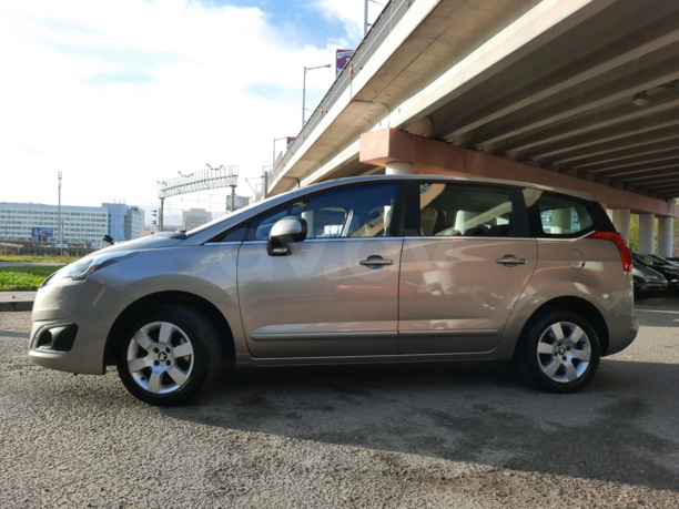Peugeot 5008 I · Рестайлинг, 5 мест, 2015 г.