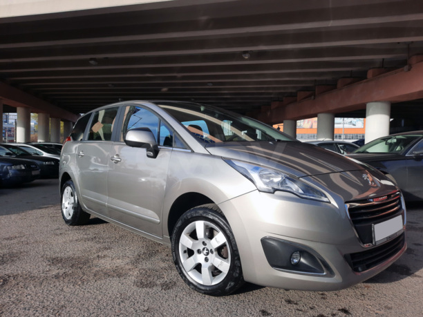 Peugeot 5008 I · Рестайлинг, 5 мест, 2015 г.