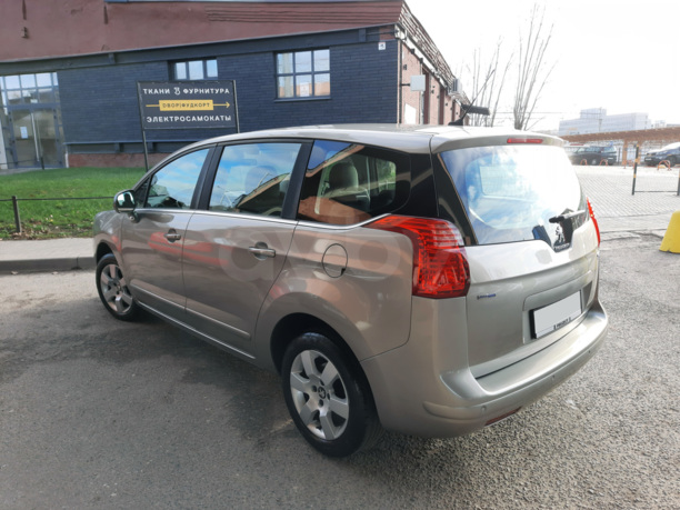 Peugeot 5008 I · Рестайлинг, 5 мест, 2015 г.
