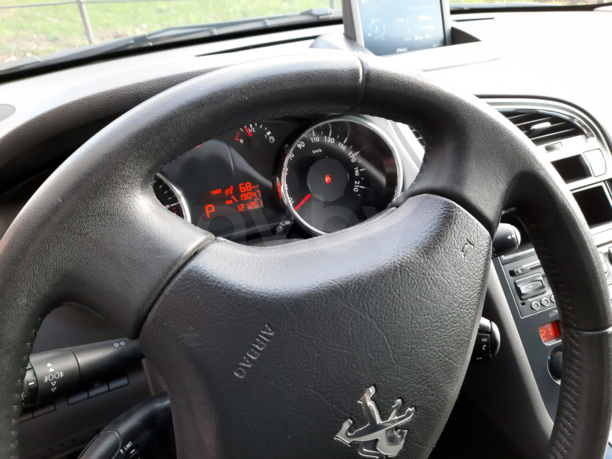 Peugeot 5008 I · Рестайлинг, 5 мест, 2015 г.