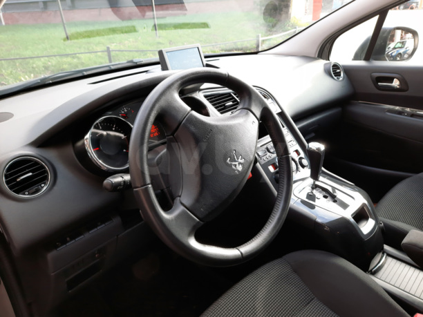 Peugeot 5008 I · Рестайлинг, 5 мест, 2015 г.