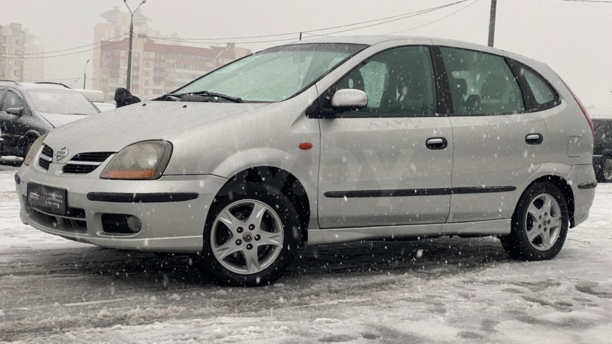 Nissan Almera Tino, 2001 г.