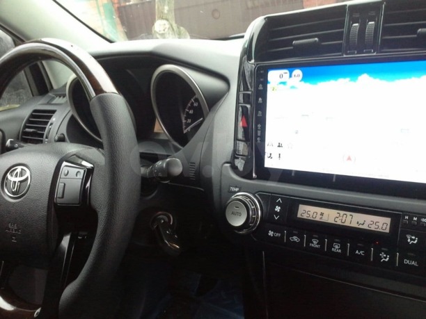 Toyota Land Cruiser Prado J150, 7 мест, 2010 г.