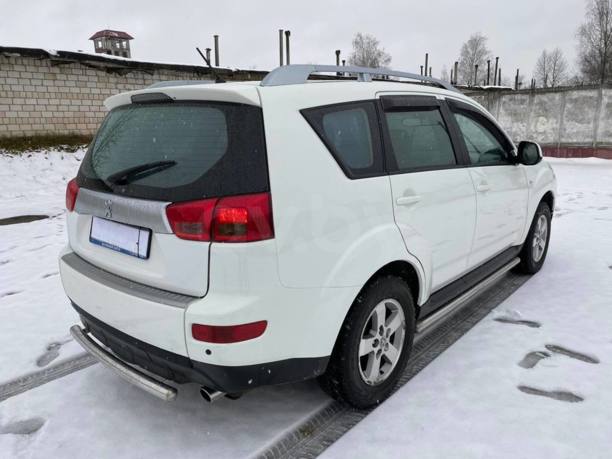 Peugeot 4007, 7 мест, 2012 г.