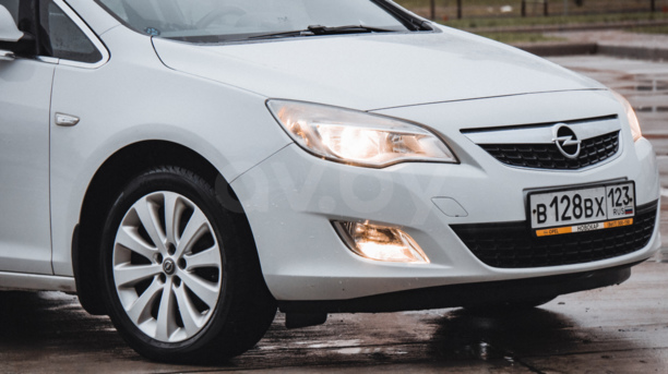 Opel Astra J, 2011 г.