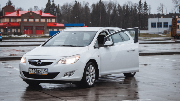 Opel Astra J, 2011 г.